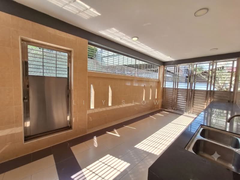Rumah Berkembar untuk Dijual di Bandar Putra Permai (Seri Kembangan) - Lily Siow - Kitchen - PropertyGuru.com.my