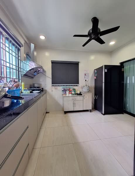 Rumah Berkembar untuk Dijual di Bandar Putra Permai (Seri Kembangan) - Lily Siow - Kitchen - PropertyGuru.com.my