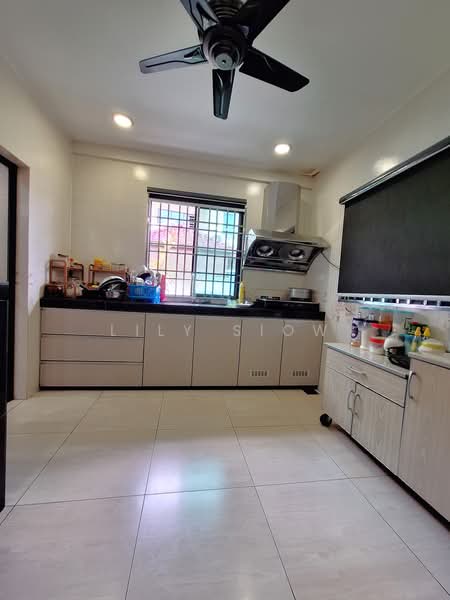 Rumah Berkembar untuk Dijual di Bandar Putra Permai (Seri Kembangan) - Lily Siow - Kitchen - PropertyGuru.com.my