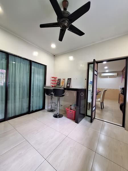 Rumah Berkembar untuk Dijual di Bandar Putra Permai (Seri Kembangan) - Lily Siow - Kitchen - PropertyGuru.com.my