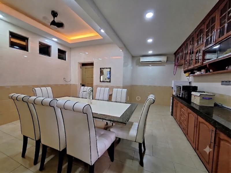 Rumah Berkembar untuk Dijual di Bandar Putra Permai (Seri Kembangan) - Lily Siow - Dining Room - PropertyGuru.com.my