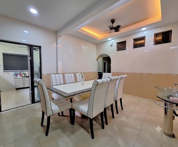 Rumah Berkembar untuk Dijual di Bandar Putra Permai (Seri Kembangan) - Lily Siow - Dining Room - PropertyGuru.com.my