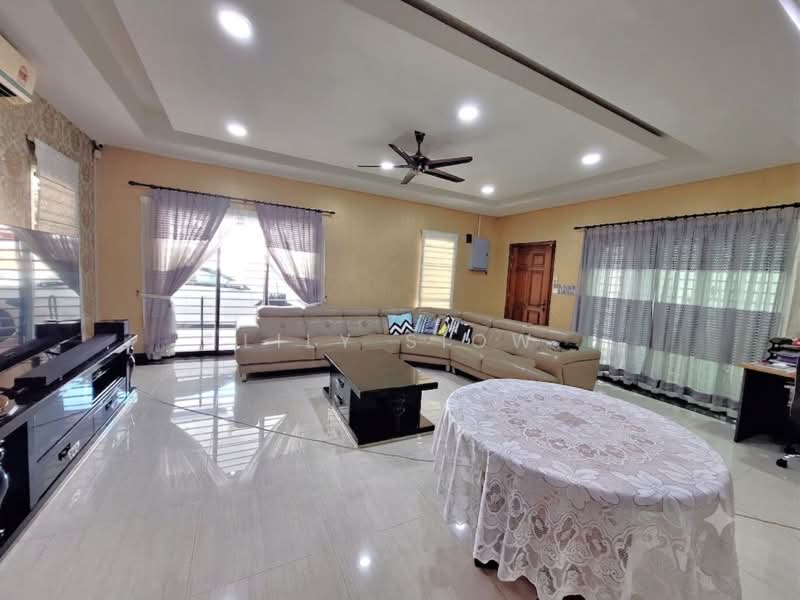 Rumah Berkembar untuk Dijual di Bandar Putra Permai (Seri Kembangan) - Lily Siow - Living Room - PropertyGuru.com.my