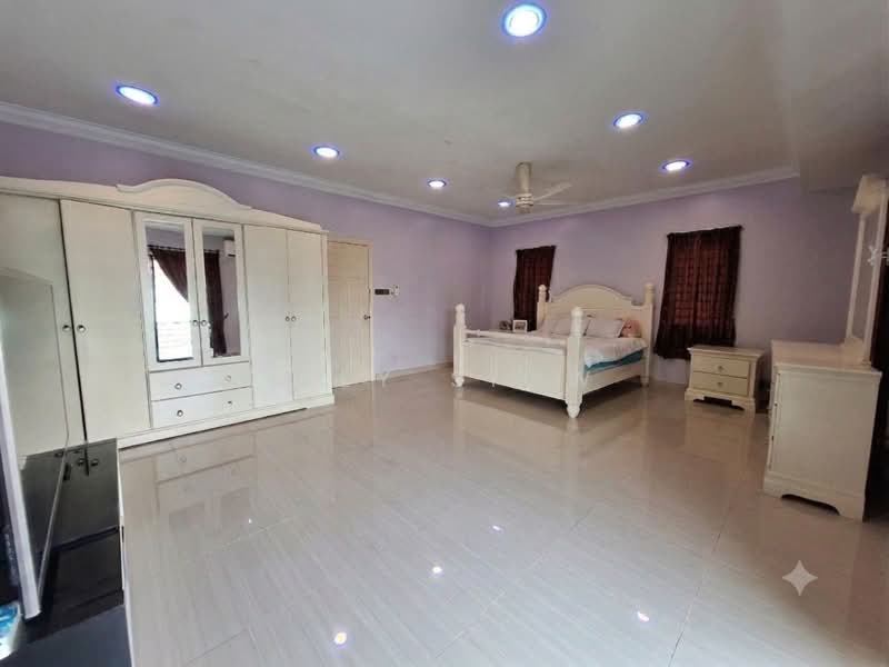 Rumah Berkembar untuk Dijual di Bandar Putra Permai (Seri Kembangan) - Lily Siow - Bedroom - PropertyGuru.com.my