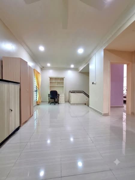 Rumah Berkembar untuk Dijual di Bandar Putra Permai (Seri Kembangan) - Lily Siow - Study - PropertyGuru.com.my