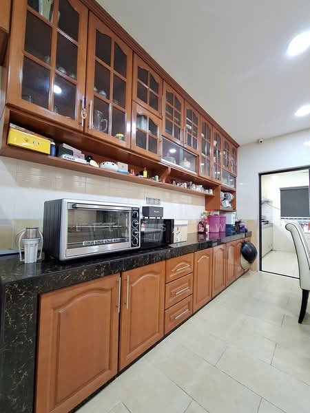 Rumah Berkembar untuk Dijual di Bandar Putra Permai (Seri Kembangan) - Lily Siow - Kitchen - PropertyGuru.com.my
