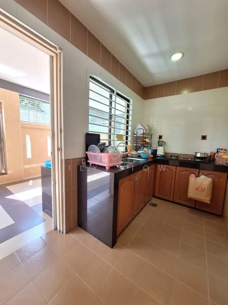 Rumah Berkembar untuk Dijual di Bandar Putra Permai (Seri Kembangan) - Lily Siow - Kitchen - PropertyGuru.com.my