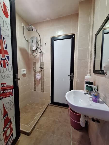 Rumah Berkembar untuk Dijual di Bandar Putra Permai (Seri Kembangan) - Lily Siow - Bathroom - PropertyGuru.com.my