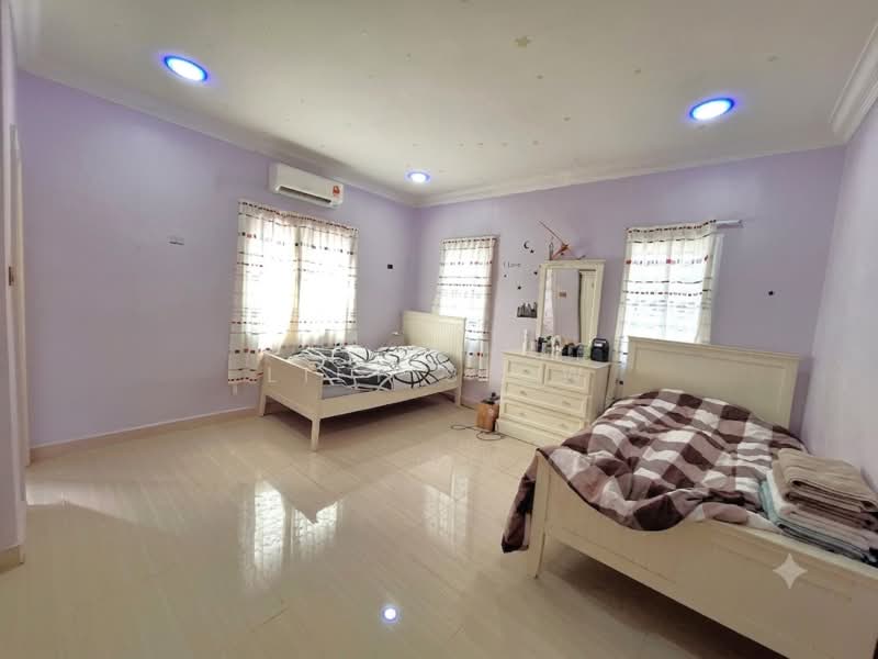 Rumah Berkembar untuk Dijual di Bandar Putra Permai (Seri Kembangan) - Lily Siow - Bedroom - PropertyGuru.com.my