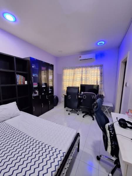 Rumah Berkembar untuk Dijual di Bandar Putra Permai (Seri Kembangan) - Lily Siow - Bedroom - PropertyGuru.com.my