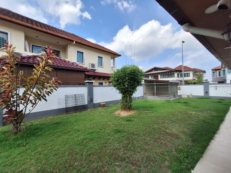 Rumah Berkembar untuk Dijual di Bandar Putra Permai (Seri Kembangan) - Lily Siow - Exterior - PropertyGuru.com.my