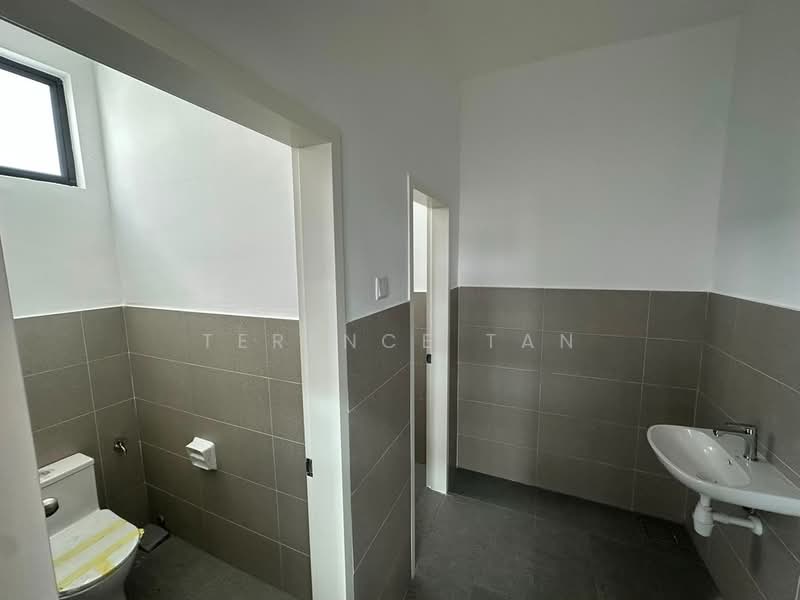 Factory for Rent in Eco Business Park 1 (Johor Bahru) - Terence Tan - Bathroom - PropertyGuru.com.my