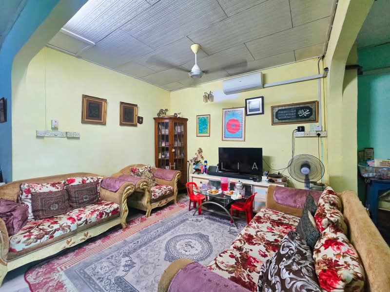 Rumah Teres 1 Tingkat untuk Dijual di Seksyen 51a (Petaling Jaya) - Izzah Alias - Living Room - PropertyGuru.com.my
