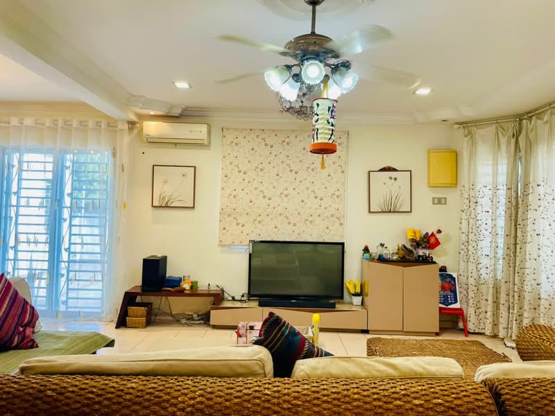 2-storey Terraced House for Sale in Seksyen 32, Kemuning Green Ville (Shah Alam) - Kho Daniel - Living Room - PropertyGuru.com.my
