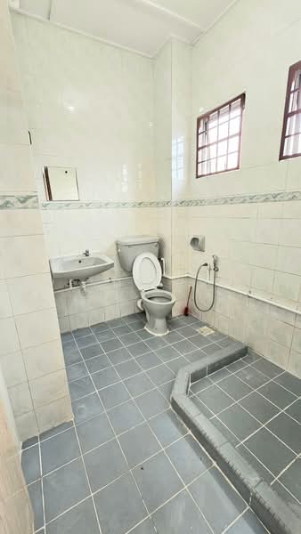 2-storey Terraced House for Rent in TAMAN PUCHONG UTAMA (Puchong) - Wendy Chin - Bathroom - PropertyGuru.com.my