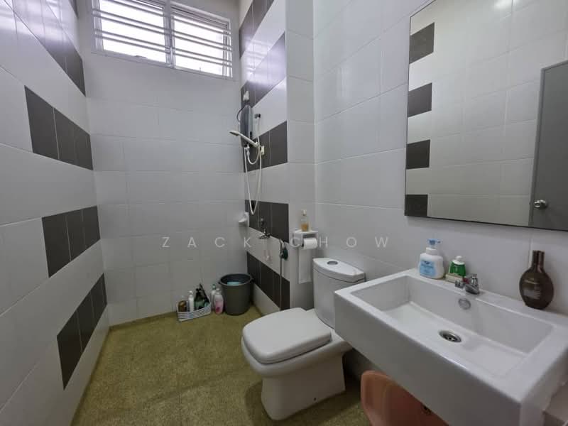 Rumah Teres 2-Tingkat untuk Dijual di Taman Dato' Chellam (Ulu Tiram) - Zack Chow - Bathroom - PropertyGuru.com.my