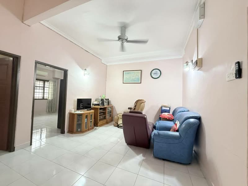 2-storey Terraced House for Sale in Taman Desa Tebrau (Tebrau) - Kelly Chen - Living Room - PropertyGuru.com.my