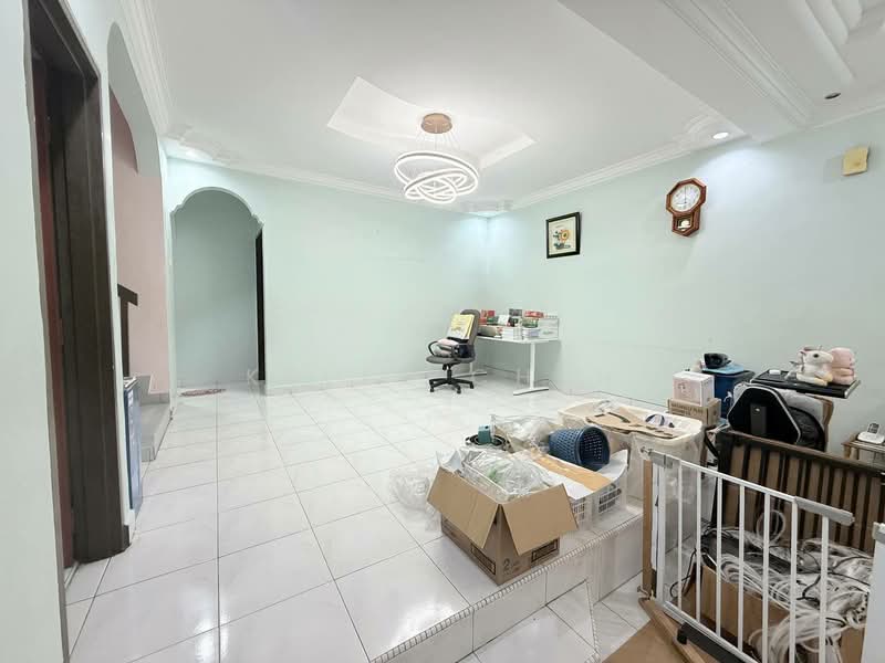 2-storey Terraced House for Sale in Taman Desa Tebrau (Tebrau) - Kelly Chen - Living Room - PropertyGuru.com.my