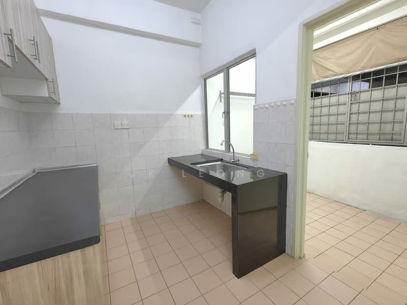 Pangsapuri untuk Dijual di Mas Kipark Damansara - JK Leong - Kitchen - PropertyGuru.com.my