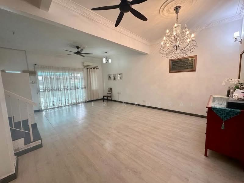 2-storey Terraced House for Sale in Taman Prima Saujana (Kajang) - Ammeer Nadzrai - Living Room - PropertyGuru.com.my