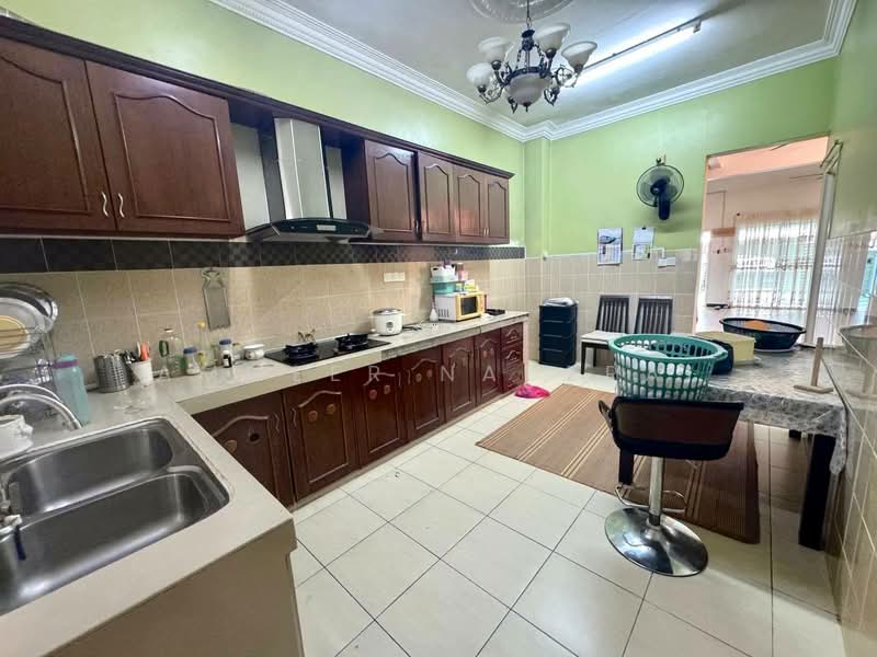 2-storey Terraced House for Sale in Taman Prima Saujana (Kajang) - Ammeer Nadzrai - Kitchen - PropertyGuru.com.my