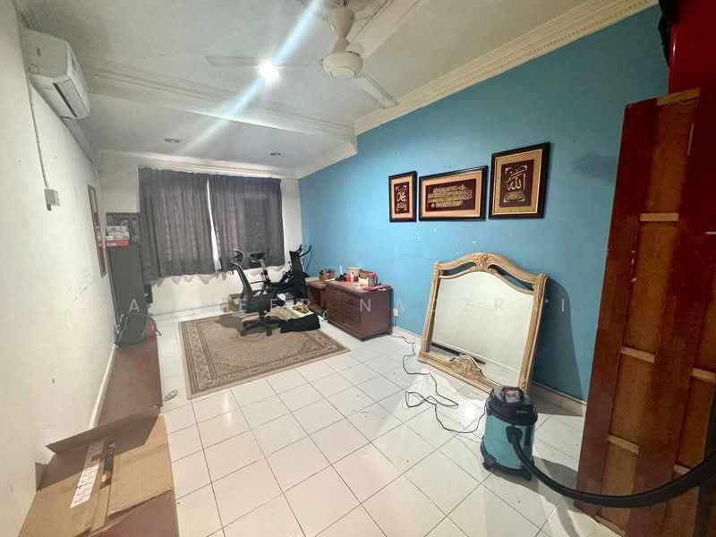2-storey Terraced House for Sale in Taman Prima Saujana (Kajang) - Ammeer Nadzrai - Living Room - PropertyGuru.com.my