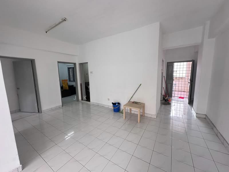 Pangsapuri untuk Dijual di Prima Saujana - JK Leong - Living Room - PropertyGuru.com.my