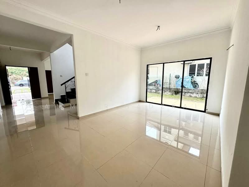 Rumah Banglo untuk Dijual di Taman Astana Indah (Bangi) - Ammeer Nadzrai - Living Room - PropertyGuru.com.my