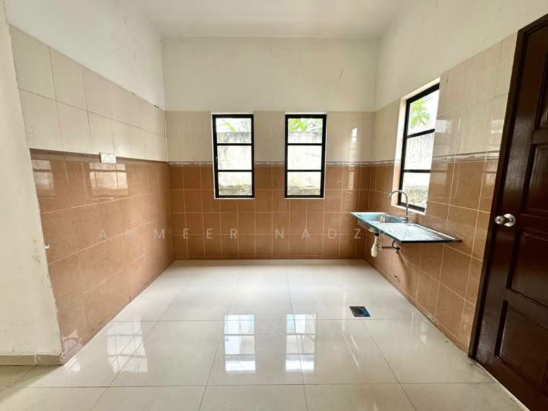 Rumah Banglo untuk Dijual di Taman Astana Indah (Bangi) - Ammeer Nadzrai - Kitchen - PropertyGuru.com.my