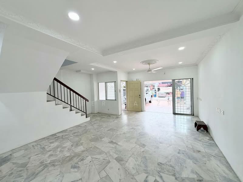 2-storey Terraced House for Sale in Taman Bukit Permai (Kajang) - Ammeer Nadzrai - Living Room - PropertyGuru.com.my