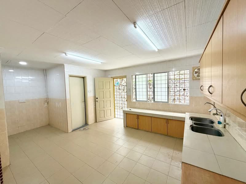 2-storey Terraced House for Sale in Taman Bukit Permai (Kajang) - Ammeer Nadzrai - Kitchen - PropertyGuru.com.my