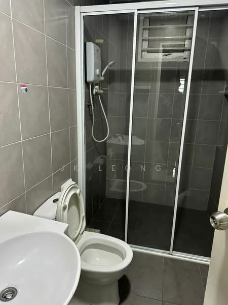 Service Residence for Sale at Savanna Executive Suite @ Southville City - JK Leong - Bathroom - PropertyGuru.com.my