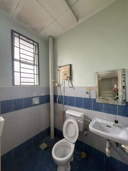 2-storey Terraced House for Rent in Taman Bestari Indah (Ulu Tiram) - Ray Tung - Bathroom - PropertyGuru.com.my