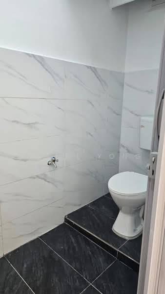 2-storey Terraced House for Sale in Taman Delima (Kluang) - Daniel Yong - Bathroom - PropertyGuru.com.my