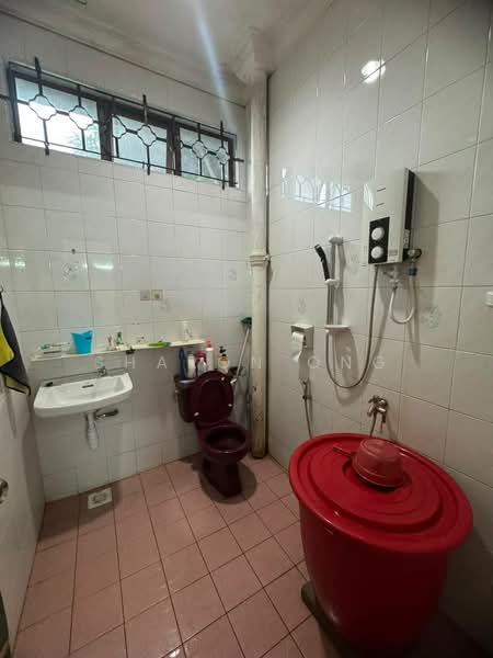 Rumah Teres 1 Tingkat untuk Disewa di Taman Pelangi (Johor Bahru) - Sharon Ong - Bathroom - PropertyGuru.com.my
