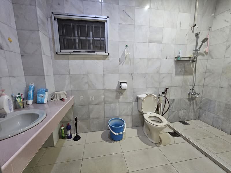 Semi-Detached House for Sale in Bandar Sungai Long (Selangor) - Kent Fatt - Bathroom - PropertyGuru.com.my