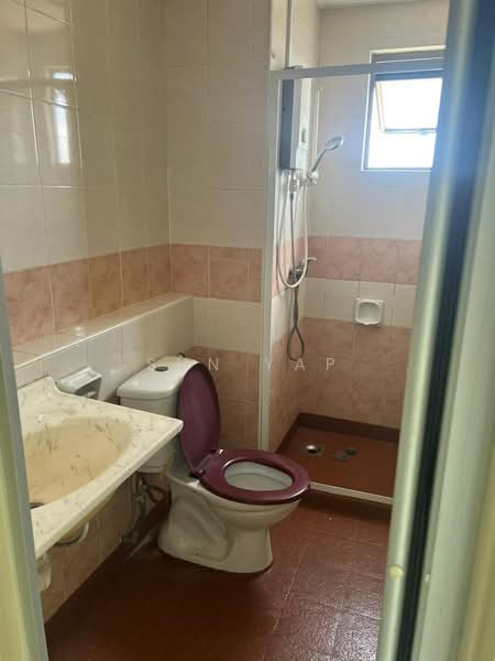 Pangsapuri untuk Disewa di Danga View Apartment - Sun Yap - Bathroom - PropertyGuru.com.my