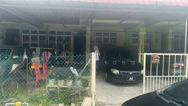 1-storey Terraced House for Sale in Taman Tiara Perdana (Simpang Renggam) - Daniel Yong - Exterior - PropertyGuru.com.my
