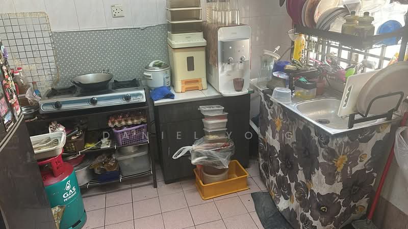 1-storey Terraced House for Sale in Taman Tiara Perdana (Simpang Renggam) - Daniel Yong - Kitchen - PropertyGuru.com.my