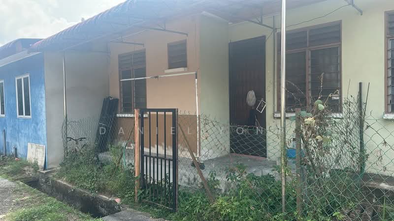 1-storey Terraced House for Sale in Taman Tiara Perdana (Simpang Renggam) - Daniel Yong - Exterior - PropertyGuru.com.my