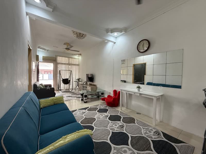 1-storey Terraced House for Sale in Bandar Saujana Putra (Tanjong Duabelas) - Salawati Busro - Living Room - PropertyGuru.com.my
