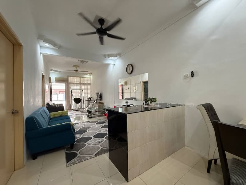 1-storey Terraced House for Sale in Bandar Saujana Putra (Tanjong Duabelas) - Salawati Busro - Living Room - PropertyGuru.com.my