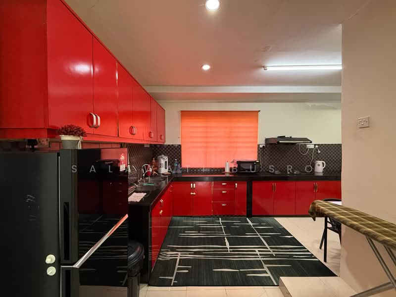 1-storey Terraced House for Sale in Bandar Saujana Putra (Tanjong Duabelas) - Salawati Busro - Kitchen - PropertyGuru.com.my