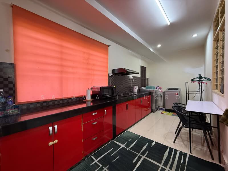 1-storey Terraced House for Sale in Bandar Saujana Putra (Tanjong Duabelas) - Salawati Busro - Kitchen - PropertyGuru.com.my