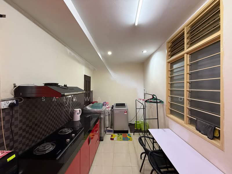 1-storey Terraced House for Sale in Bandar Saujana Putra (Tanjong Duabelas) - Salawati Busro - Kitchen - PropertyGuru.com.my