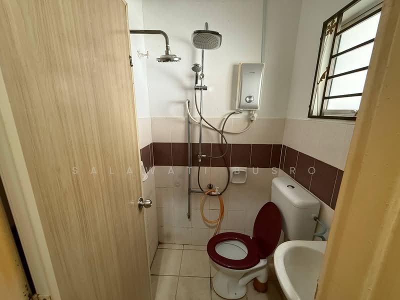 1-storey Terraced House for Sale in Bandar Saujana Putra (Tanjong Duabelas) - Salawati Busro - Bathroom - PropertyGuru.com.my