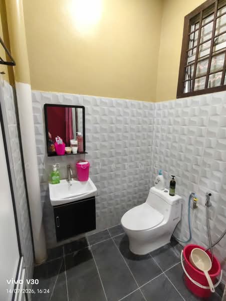 1-storey Terraced House for Rent in Skudai (Johor) - Hong Charng Lee - Bathroom - PropertyGuru.com.my