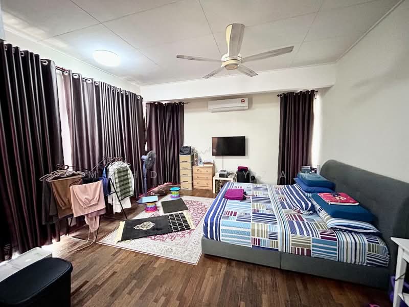 Rumah Berkembar untuk Dijual di Sungai Buloh (Selangor) - Mohd Adryzam - Bedroom - PropertyGuru.com.my