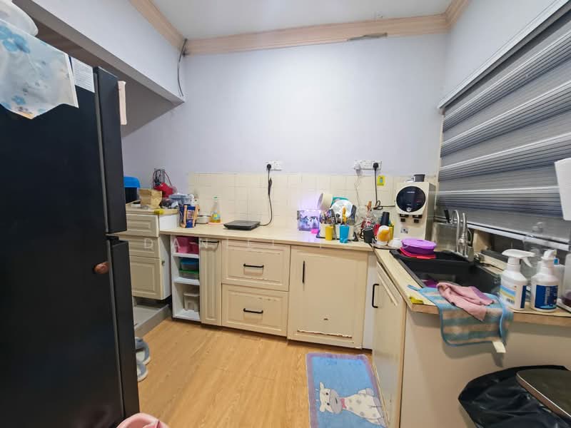 Pangsapuri untuk Dijual di Mon Bisca - Daniel Yong - Kitchen - PropertyGuru.com.my