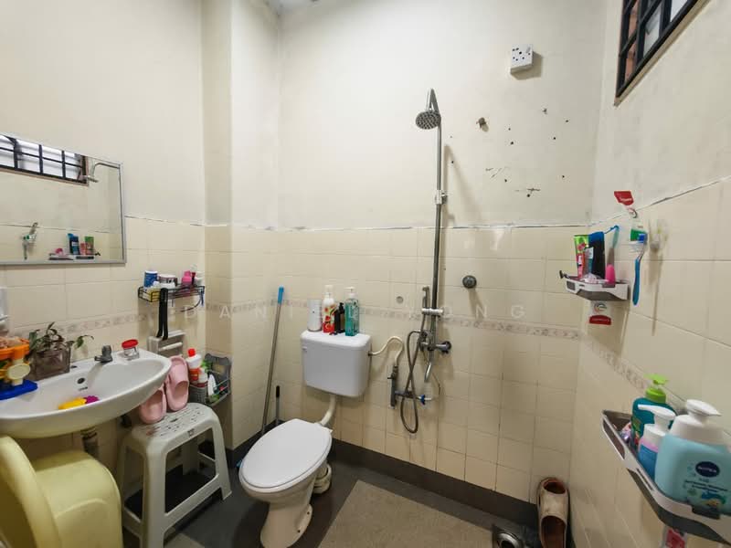 Pangsapuri untuk Dijual di Mon Bisca - Daniel Yong - Bathroom - PropertyGuru.com.my